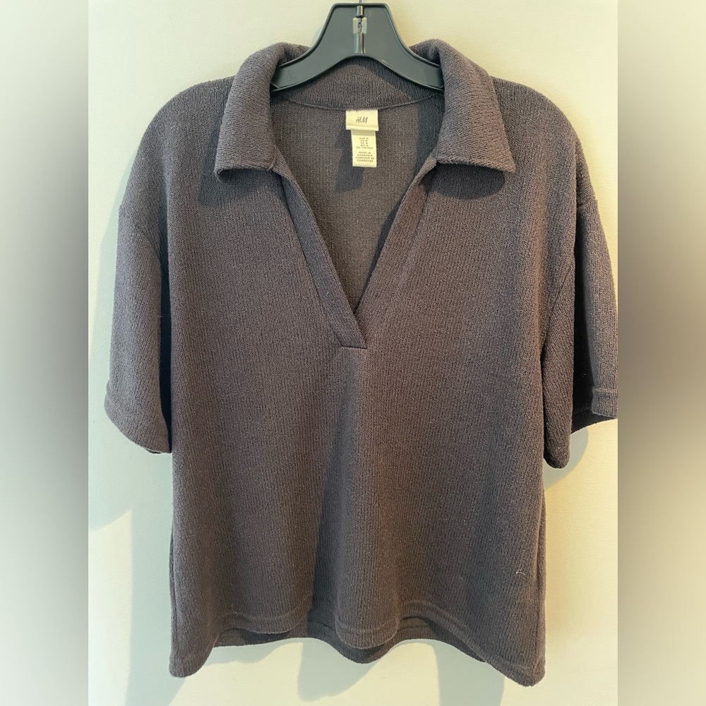 H & M blue short sleeve sweater polo. Size M. Linen blend.